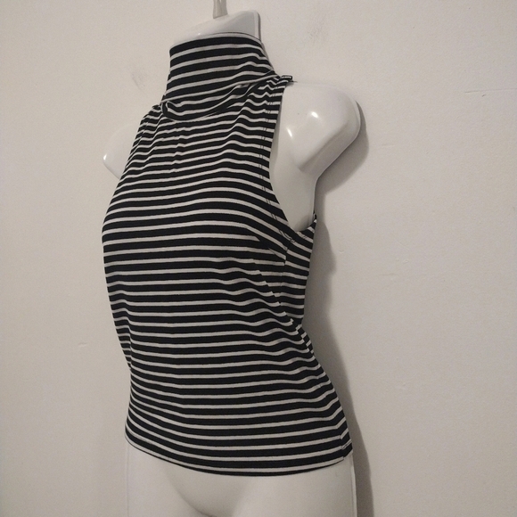 Factorie - Striped Sleeveless Turtleneck Top - Picture 6 of 11